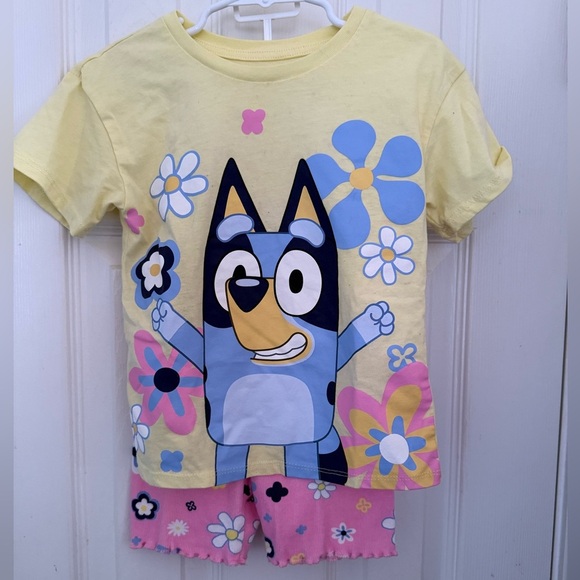 Bluey Pajamas Set - Picture 1 of 8